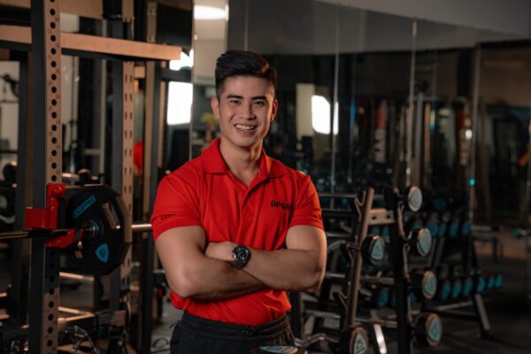 Huấn luyện viên phòng GYM
