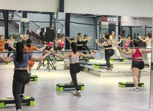 3 Nguyên Nhân Gây Ra Mỡ Nội Tạng Tập aerobic là một bộ môn vừa giúp giảm mỡ vừa giúp tinh thần được giảm stress và có được sự vui vẻ hơn.