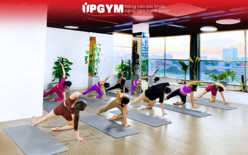 Bảng giá tập Yoga theo tháng chi tiết tại UPGYM mới nhất 2026 Giới hạn từ 10–15 hội viên mỗi lớp