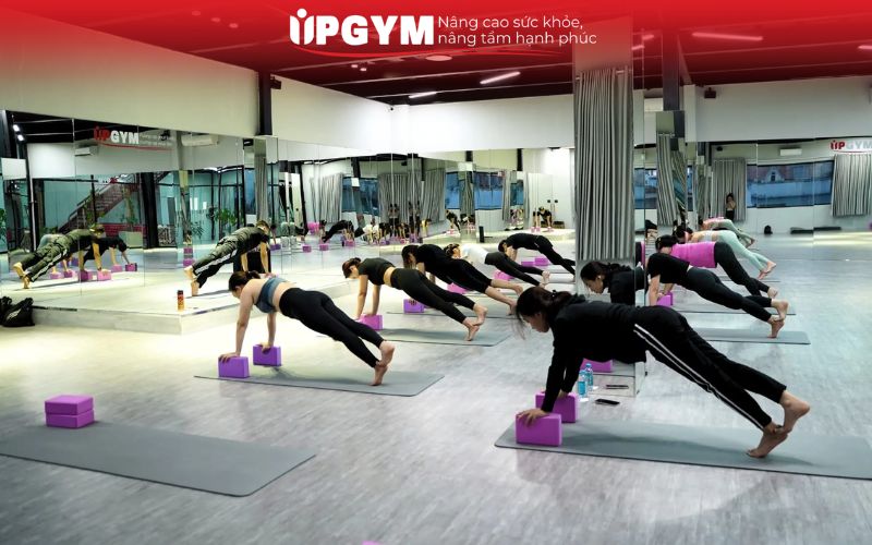 Bảng giá tập Yoga theo tháng chi tiết tại UPGYM mới nhất 2026 Hệ thống lớp sức khỏe độc quyền tại UP GYM
